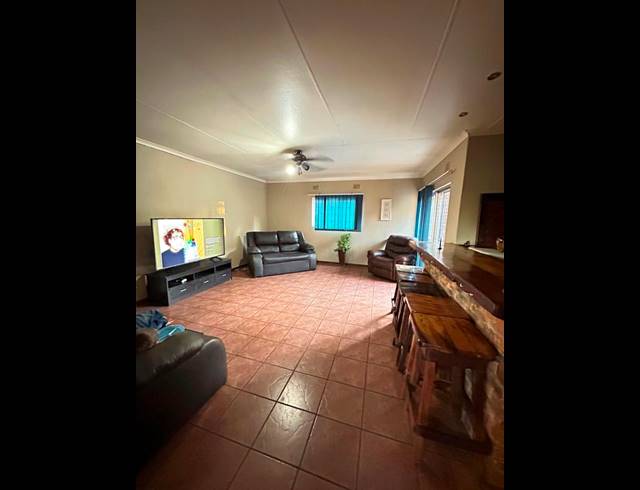 3 BEDROOM HOUSE FOR SALE IN NEW STATE AREA